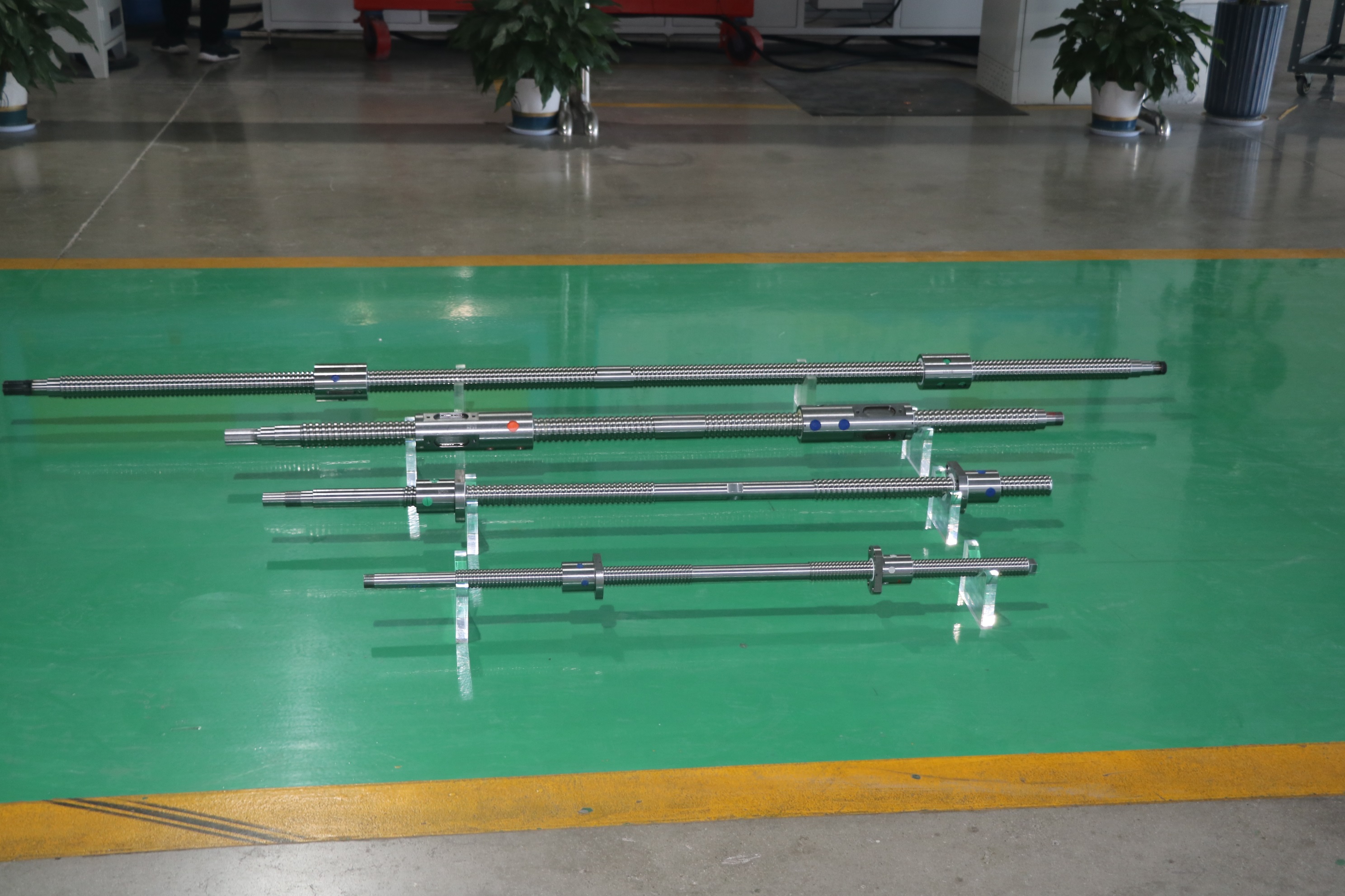 輪胎設備左右旋絲杠