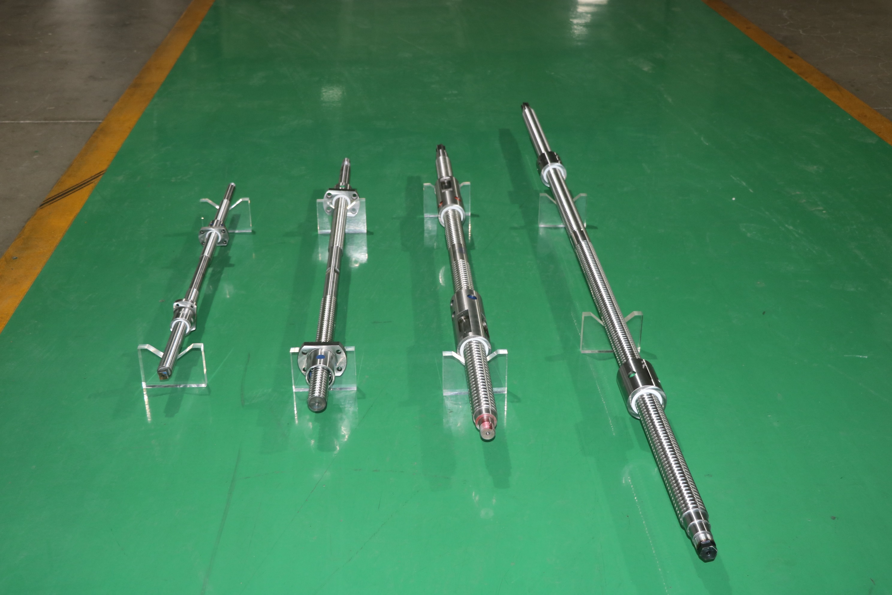 輪胎設備左右旋絲杠加工