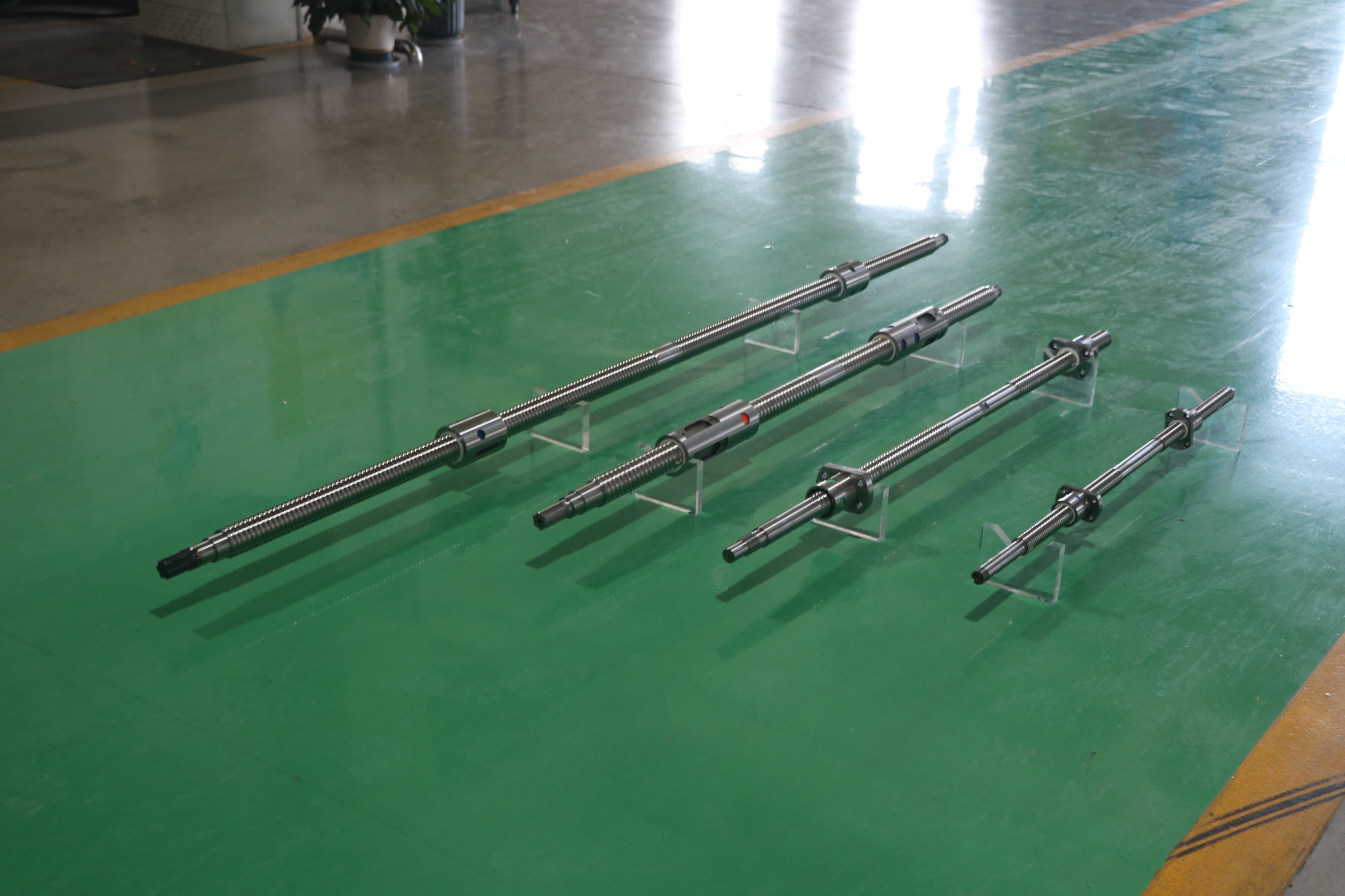 左右旋絲杠設備